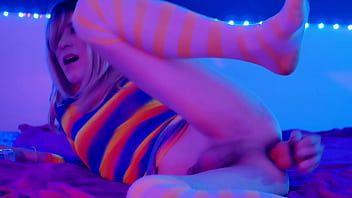 Reproducir Lindo neon sissy transgirl follarse duro y profundo