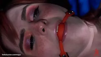 play Redhead shemale slave bound on sybian