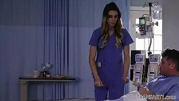 تشغيل ممرضة خنثى تطلق أكثر من مجرد قبلات للمريض - كيسي