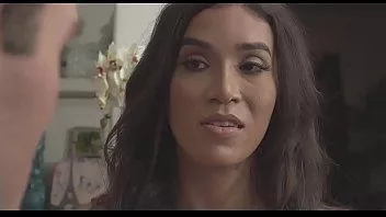 播放 托里·梅耶斯 (Tori Mayes) 性感人妖妹妹兄弟