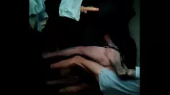 Jouer Double pénétration brutale du crossdresser Aldus Huxley avec un gode et un étalon dominant