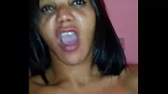 播放 风暴的人妖三人组：在他紧紧的屁股上努力