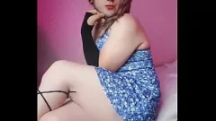 play Ketty il crossdresser in mini abito in nylon e culo grosso