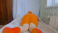 Redare Adolescentul drăguț Puta se masturbează în public cu sâni mari și un fund perfect, ejaculare POV